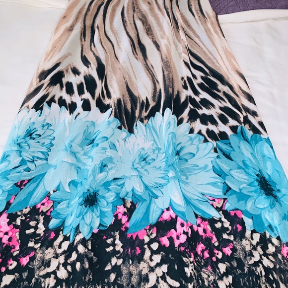 Size small long Flowy dress! Soo pretty - Picture 4 of 4